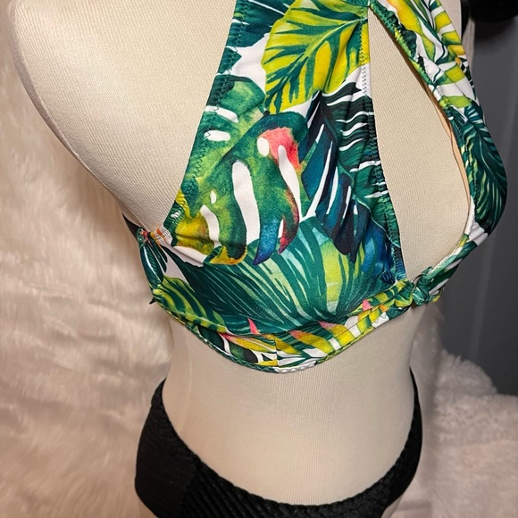 Shark Polewear Cherry Top in green fern size medium - Picture 2 of 6